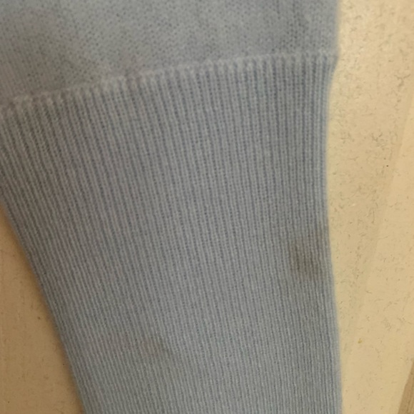 New Tahari Powder Blue Classic Cashmere Sweater SZ Small - Picture 3 of 8